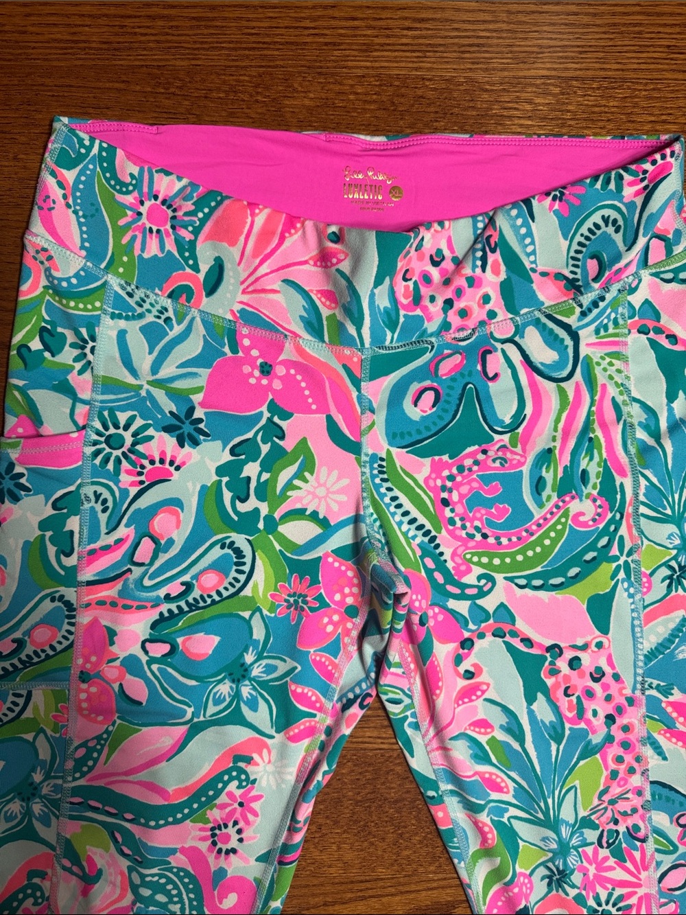 XL Lilly Pulitzer Luxletic weekender crop Leggings in Golden Hour - Picture 2 of 7